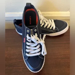 Men’s Levi's Navy Canvas lightweight Sneakers with White Laces size 8, new