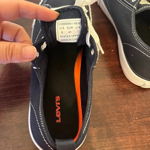 Men’s Levi's Navy Canvas lightweight Sneakers with White Laces size 8, new