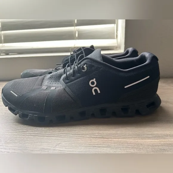 Men’s On Cloud 5 Waterproof Shoes Black size 12 Athletic Running Sneakers