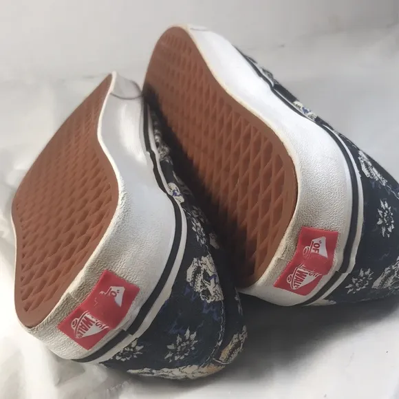 Mens Vans Classic Slip On Flash Skulls Black White &amp; Blue Flames Skateboard Shoe
