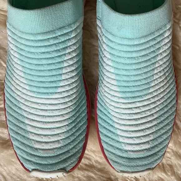 MERREL LIGHT TURQUOISE BLUE/RED SOLE STRETCH WOMEN SNEAKERS SIZE US 8.5