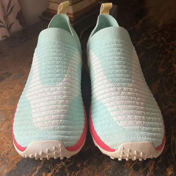 MERREL LIGHT TURQUOISE BLUE/RED SOLE STRETCH WOMEN SNEAKERS SIZE US 8.5