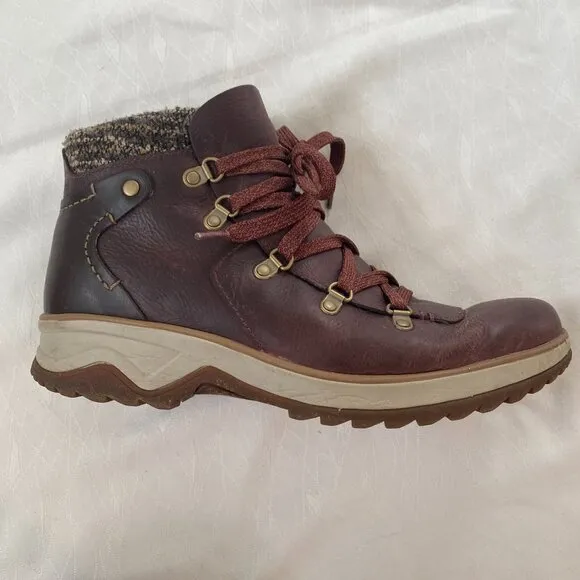 Merrell Eventyr Bluff Boots Women's 8.5 Wine Leather Lace-Up Waterproof Booties
