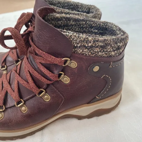 Merrell Eventyr Bluff Boots Women's 8.5 Wine Leather Lace-Up Waterproof Booties