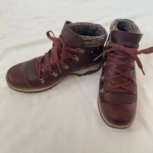 Merrell Eventyr Bluff Boots Women's 8.5 Wine Leather Lace-Up Waterproof Booties