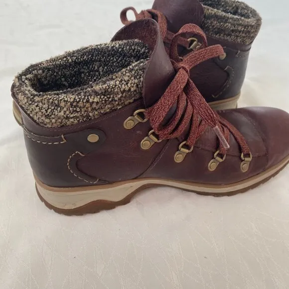 Merrell Eventyr Bluff Boots Women's 8.5 Wine Leather Lace-Up Waterproof Booties