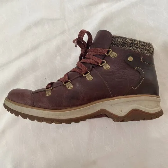 Merrell Eventyr Bluff Boots Women's 8.5 Wine Leather Lace-Up Waterproof Booties