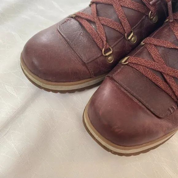 Merrell Eventyr Bluff Boots Women's 8.5 Wine Leather Lace-Up Waterproof Booties