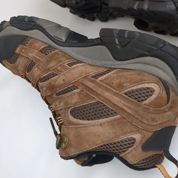 Merrell Moab Mid Top Waterproof Hiking Boots with Vibram Sole Sz 10W J06051W
