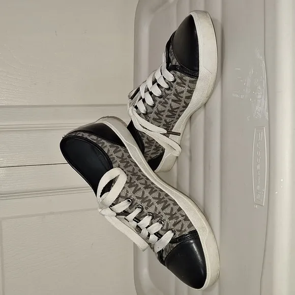 Michael Kors &quot;City&quot; signature graphic canvas/faux leather lace-up sneakers -7 ½
