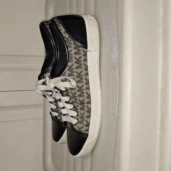 Michael Kors &quot;City&quot; signature graphic canvas/faux leather lace-up sneakers -7 ½