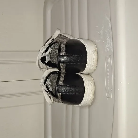 Michael Kors &quot;City&quot; signature graphic canvas/faux leather lace-up sneakers -7 ½