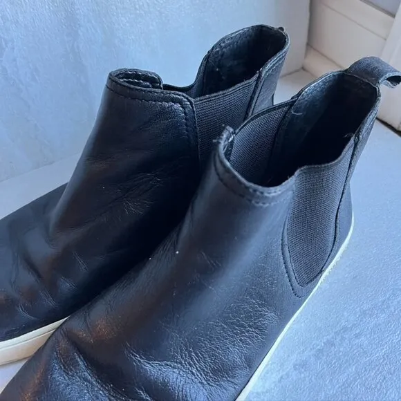 Michael Kors Black leather Womens Sneaker Booties pull on Size 6.5