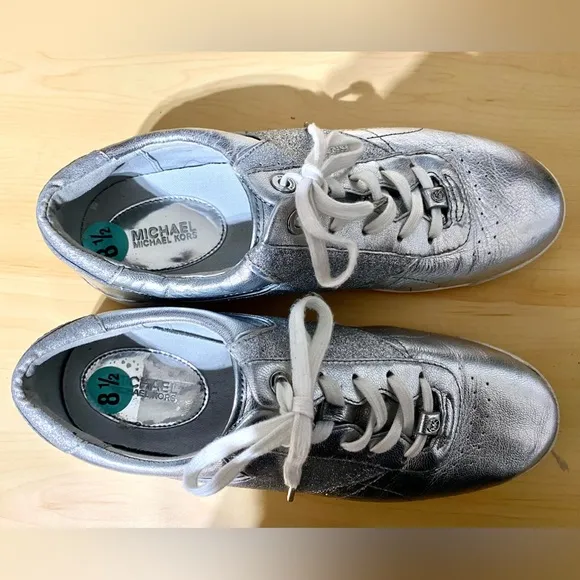 ♦️Michael Kors Women’s Addie lace up Silver Sneakers Size 8.5♦️