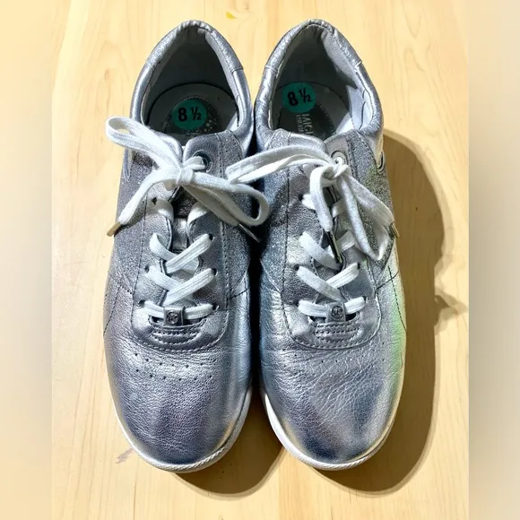 ♦️Michael Kors Women’s Addie lace up Silver Sneakers Size 8.5♦️