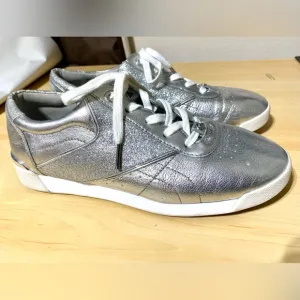 ♦️Michael Kors Women’s Addie lace up Silver Sneakers Size 8.5♦️