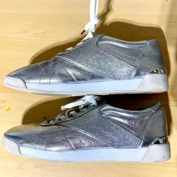 ♦️Michael Kors Women’s Addie lace up Silver Sneakers Size 8.5♦️