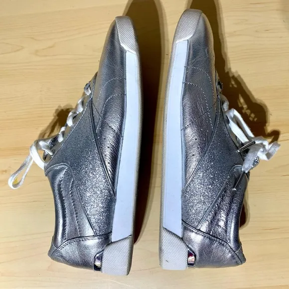♦️Michael Kors Women’s Addie lace up Silver Sneakers Size 8.5♦️