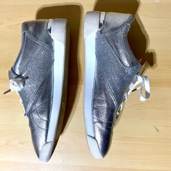 ♦️Michael Kors Women’s Addie lace up Silver Sneakers Size 8.5♦️