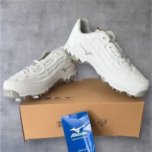 Minzuno 9 Spike Swift 8 Women’s Athletic Low Metal Cleats Size 8.5