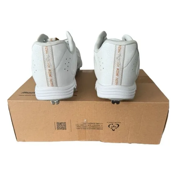 Minzuno 9 Spike Swift 8 Women’s Athletic Low Metal Cleats Size 8.5