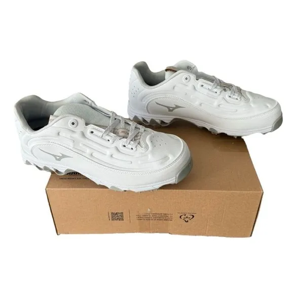 Minzuno 9 Spike Swift 8 Women’s Athletic Low Metal Cleats Size 8.5