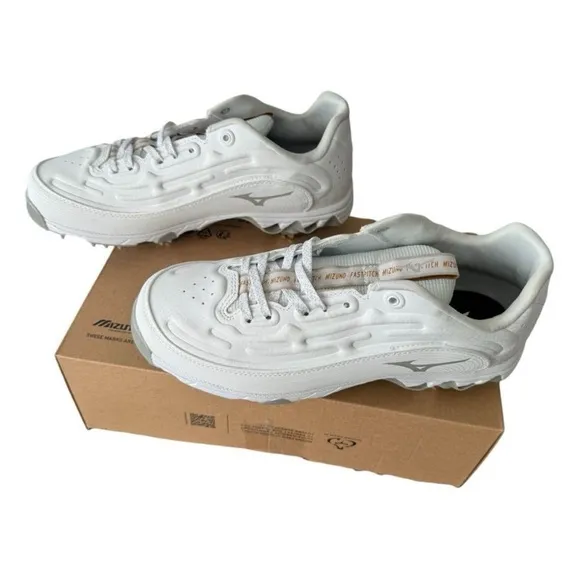 Minzuno 9 Spike Swift 8 Women’s Athletic Low Metal Cleats Size 8.5