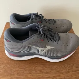 MIZUNOWAVE SKY 5 FITNESS WORKOUT ATHLETIC AND TRAINING SHOES