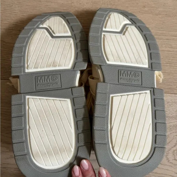 MM6 Maison MargielaBandaged Bow Sneakers size 39 (US 9)