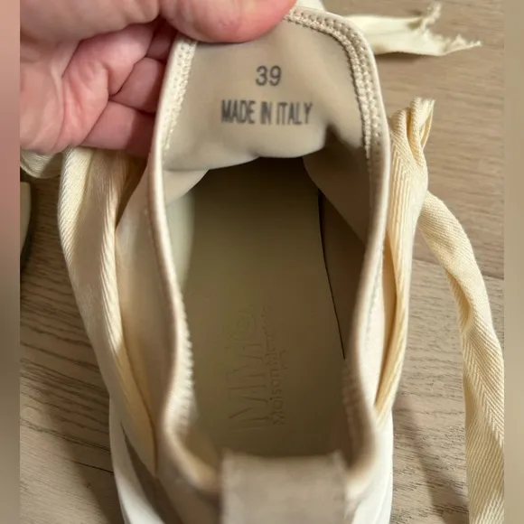 MM6 Maison MargielaBandaged Bow Sneakers size 39 (US 9)