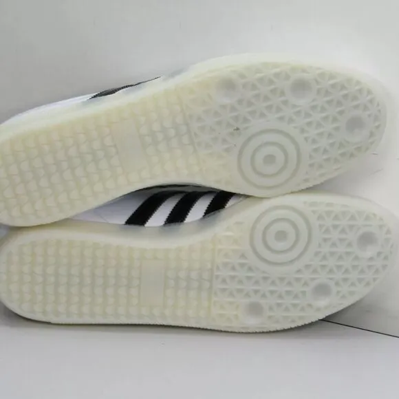 NEW ADIDAS  Dill Samba Sneakers Patent Leather Low-Top Flat Round Toe Size 11.5