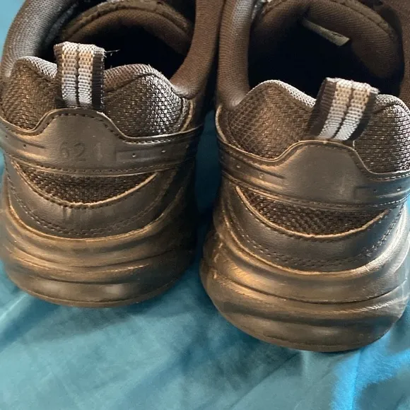New Balance  624v2 all black premium leather upper  ABZORB® in the heel shoes