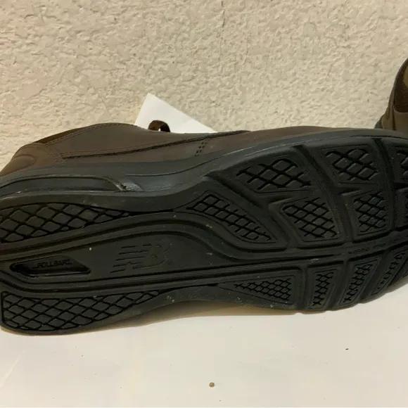 New Balance 813 Brown Leather Walking Shoes Lace Up Low Top Mens Size 9.5 4 E