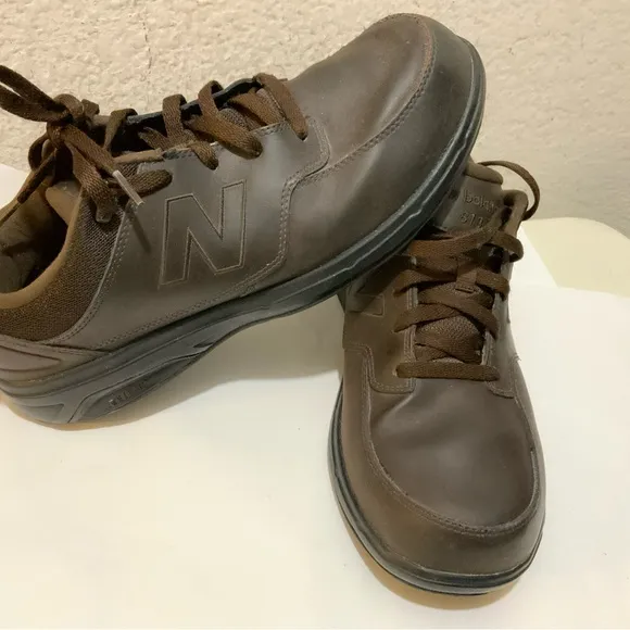 New Balance 813 Brown Leather Walking Shoes Lace Up Low Top Mens Size 9.5 4 E