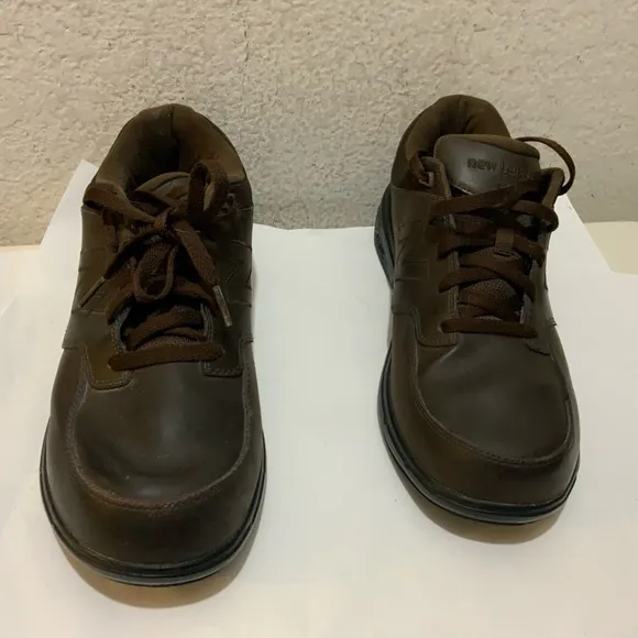 New Balance 813 Brown Leather Walking Shoes Lace Up Low Top Mens Size 9.5 4 E