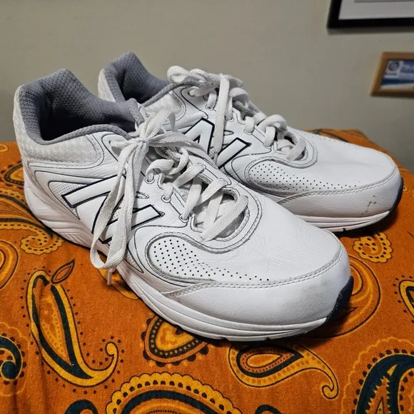 New Balance Men's 840 Walking Shoes size 14 4D (medium width) - EUC