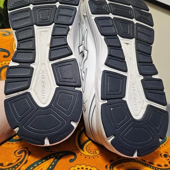 New Balance Men's 840 Walking Shoes size 14 4D (medium width) - EUC