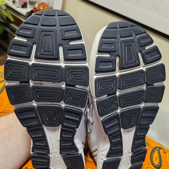 New Balance Men's 840 Walking Shoes size 14 4D (medium width) - EUC