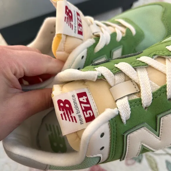 New balance sneakers. Youth 6
