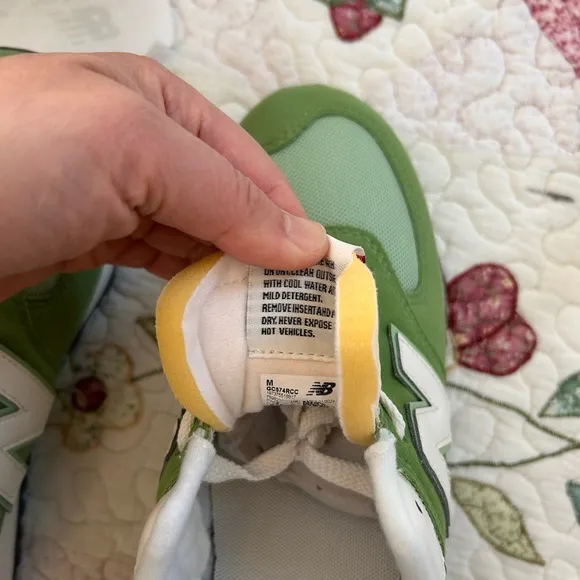 New balance sneakers. Youth 6