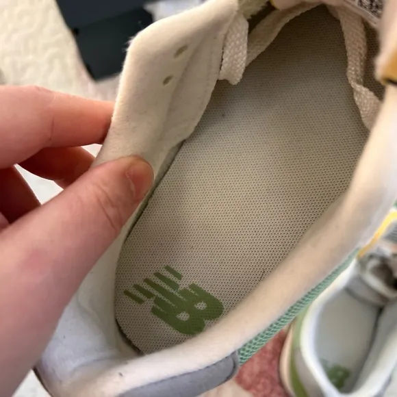 New balance sneakers. Youth 6