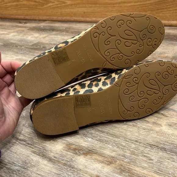 New Brighton Aleta Flats Leopard Womens Size 7  Animal Print Leather Shoes