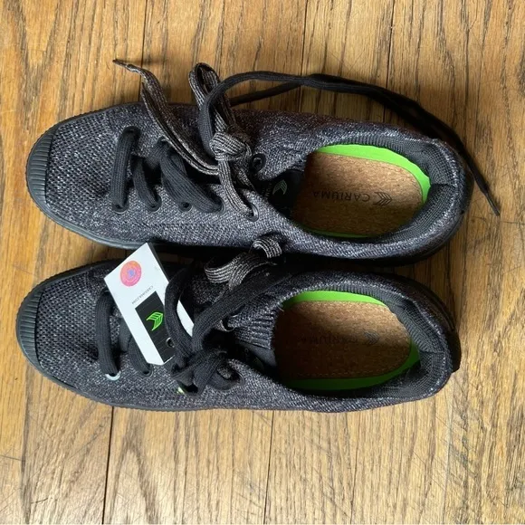 NEW Cariuma Canvas Low Skit Sneakers Black Grey Size 8 NWT