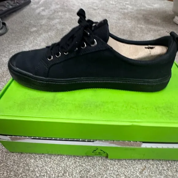New Cariuma Men's 10 OCA Low Black Canvas sneakers