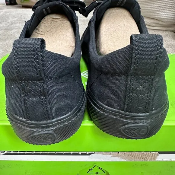 New Cariuma Men's 10 OCA Low Black Canvas sneakers