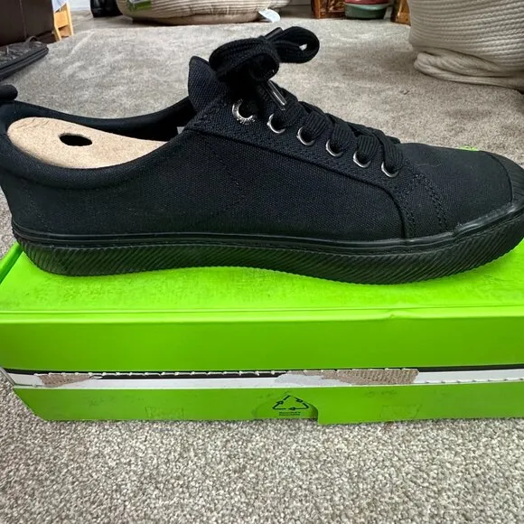 New Cariuma Men's 10 OCA Low Black Canvas sneakers