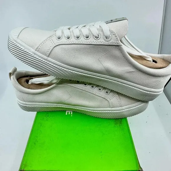NEW Cariuma OCA Low Lace Up Pantone Canvas Sneakers Snow White Unisex M9.5 W11
