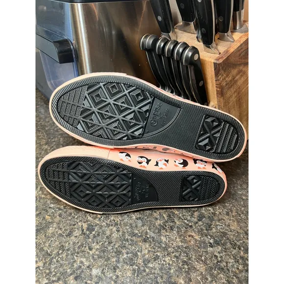 New Converse White Peach Sole Penguin Sneakers
