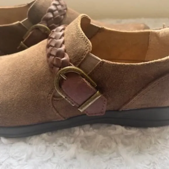 NEW Earth Origin Slip On Brown Women’s Farage Flat Shoes Size 9 NWT