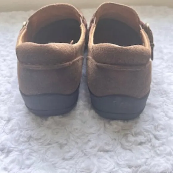 NEW Earth Origin Slip On Brown Women’s Farage Flat Shoes Size 9 NWT